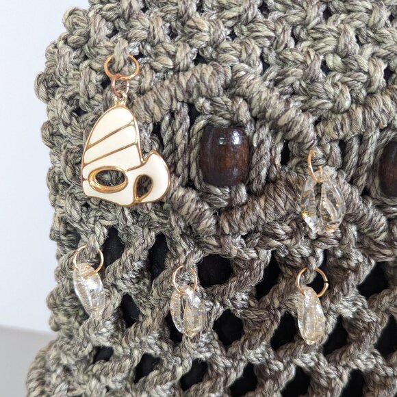 Vintage Taupe Macrame Bag Double Wooden Handle Upcycled Jewelry Charms Shells - Picture 3 of 7